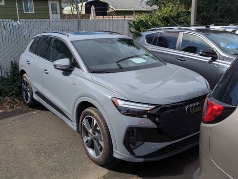 Used 2023 Audi Q4 e-tron Premium Plus w/ Premium Plus image 8