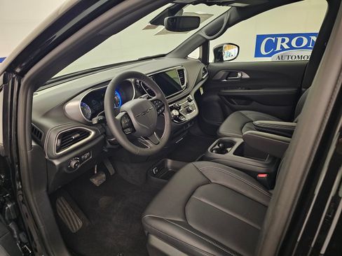 New 2026 Chrysler Pacifica Select w/ S Appearance Package FWD image 11