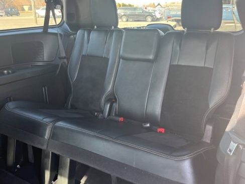 Used 2014 Dodge Grand Caravan SXT image 36