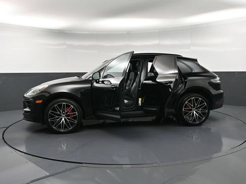 Certified 2023 Porsche Macan S AWD/4WD image 34