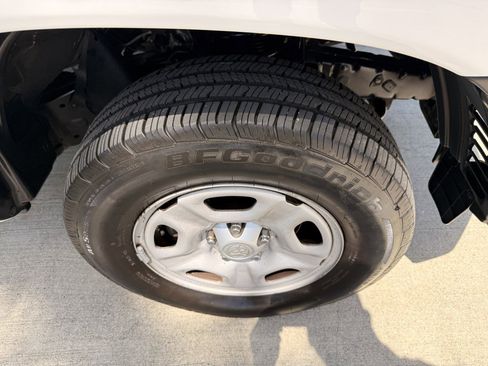 Used 2014 Toyota Tacoma 2WD Access Cab w/ Convenience Package image 9