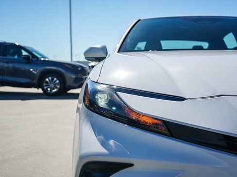 Used 2026 Toyota Camry SE FWD image 11