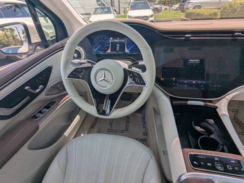 Certified 2023 Mercedes-Benz EQS 580 4MATIC SUV image 3