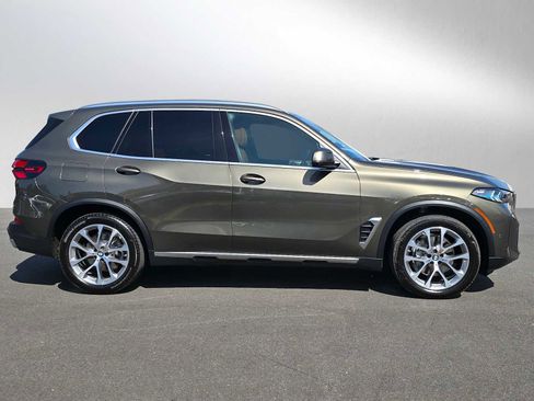 Used 2024 BMW X5 xDrive40i w/ Premium Package AWD/4WD image 2
