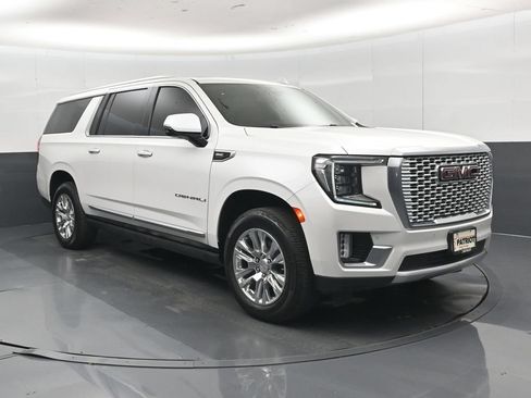 Used 2022 GMC Yukon XL Denali AWD/4WD image 1