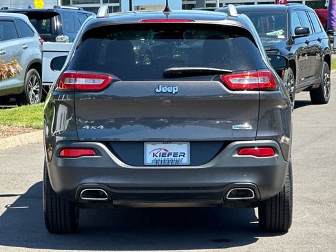 Used 2018 Jeep Cherokee Latitude Plus w/ Comfort/Convenience Group AWD/4WD image 5
