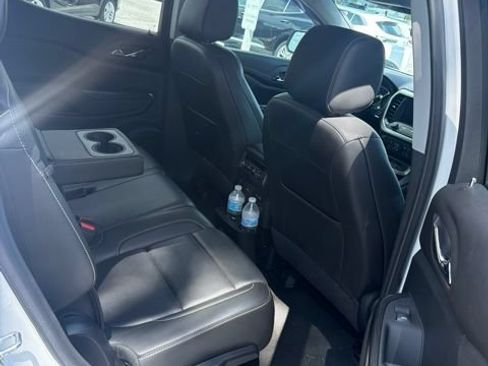 Used 2023 GMC Acadia SLT FWD image 6