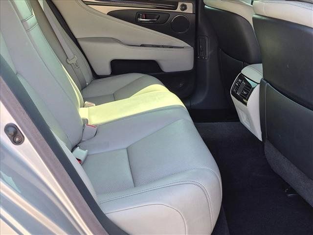 Used 2015 Lexus LS 460 w/ Comfort Package RWD image 18