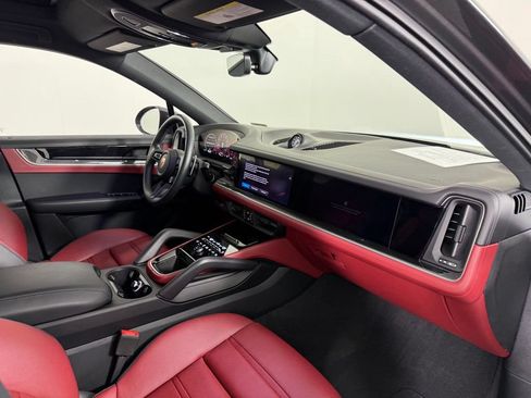 Certified 2025 Porsche Cayenne S AWD/4WD image 15