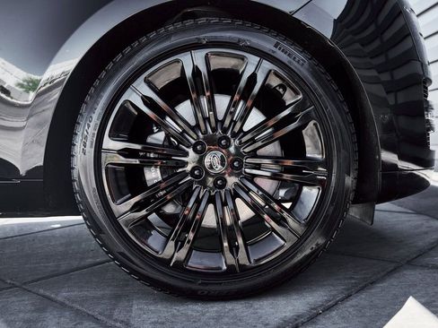 Used 2025 Land Rover Range Rover Long Wheelbase SE image 20