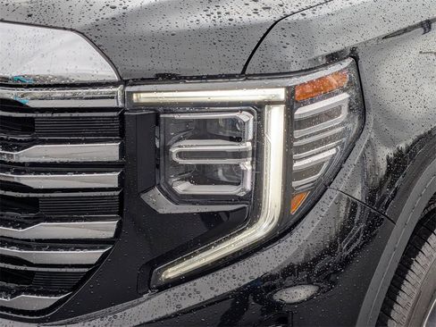 New 2025 GMC Sierra 1500 SLT w/ SLT Premium Package image 8