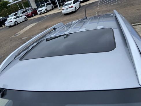 Used 2025 Hyundai Venue SEL FWD image 28
