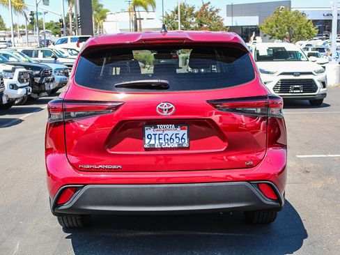 Certified 2025 Toyota Highlander LE FWD image 25