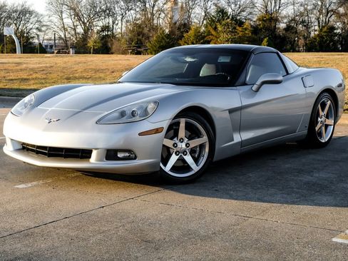 Used 2006 Chevrolet Corvette Coupe w/ Preferred Equipment Group image 3