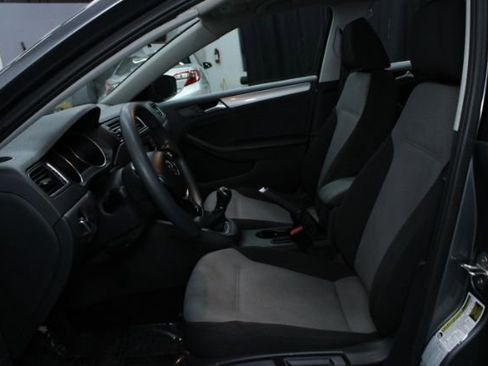 Used 2017 Volkswagen Jetta S image 9