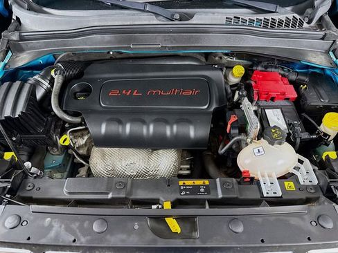 Used 2020 Jeep Renegade Latitude w/ Cold Weather Group FWD image 30