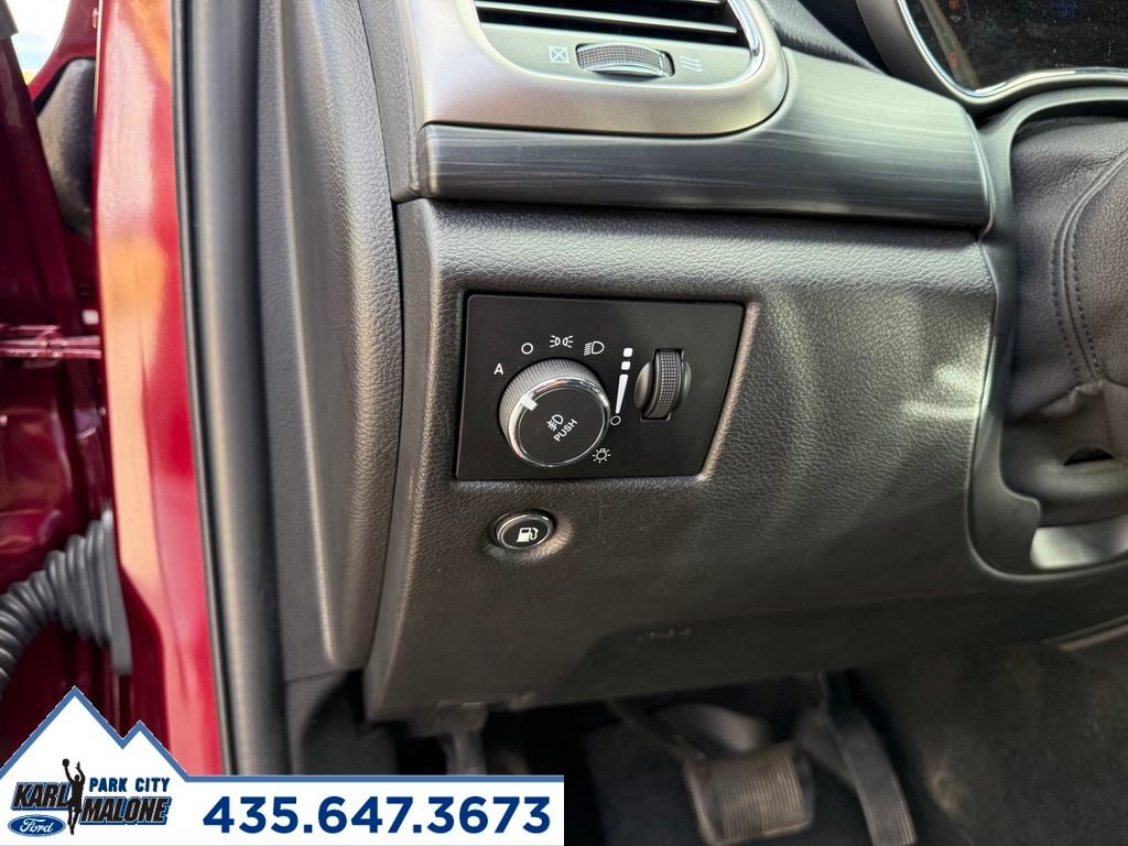 Used 2020 Jeep Grand Cherokee Altitude AWD/4WD image 15