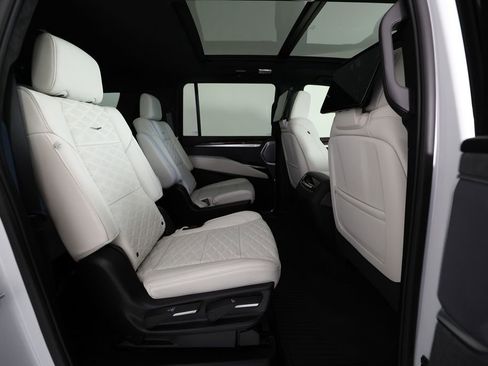 Used 2026 Cadillac Escalade ESV Platinum Sport w/ LPO, ONYX Package AWD/4WD image 11