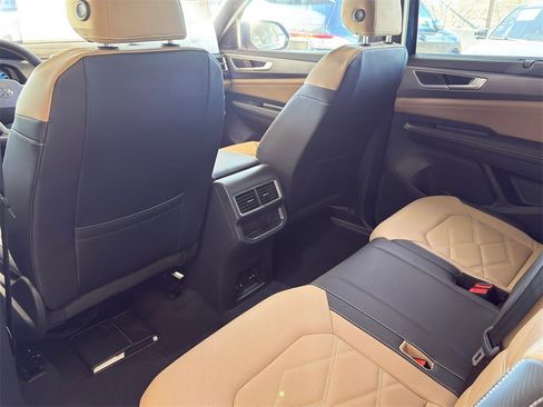 New 2026 Volkswagen Atlas Cross Sport SE image 25