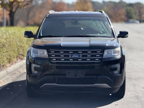 Used 2016 Ford Explorer XLT w/ Equipment Group 202A FWD image 4