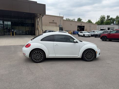 Used 2014 Volkswagen Beetle 1.8T FWD image 2