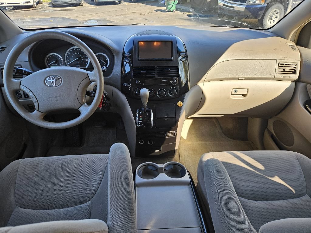 Used 2005 Toyota Sienna CE FWD image 11
