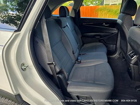 Used 2017 Kia Sorento FWD image 32
