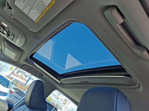 Used 2020 Toyota Camry XLE w/ Sunroof Package image 14