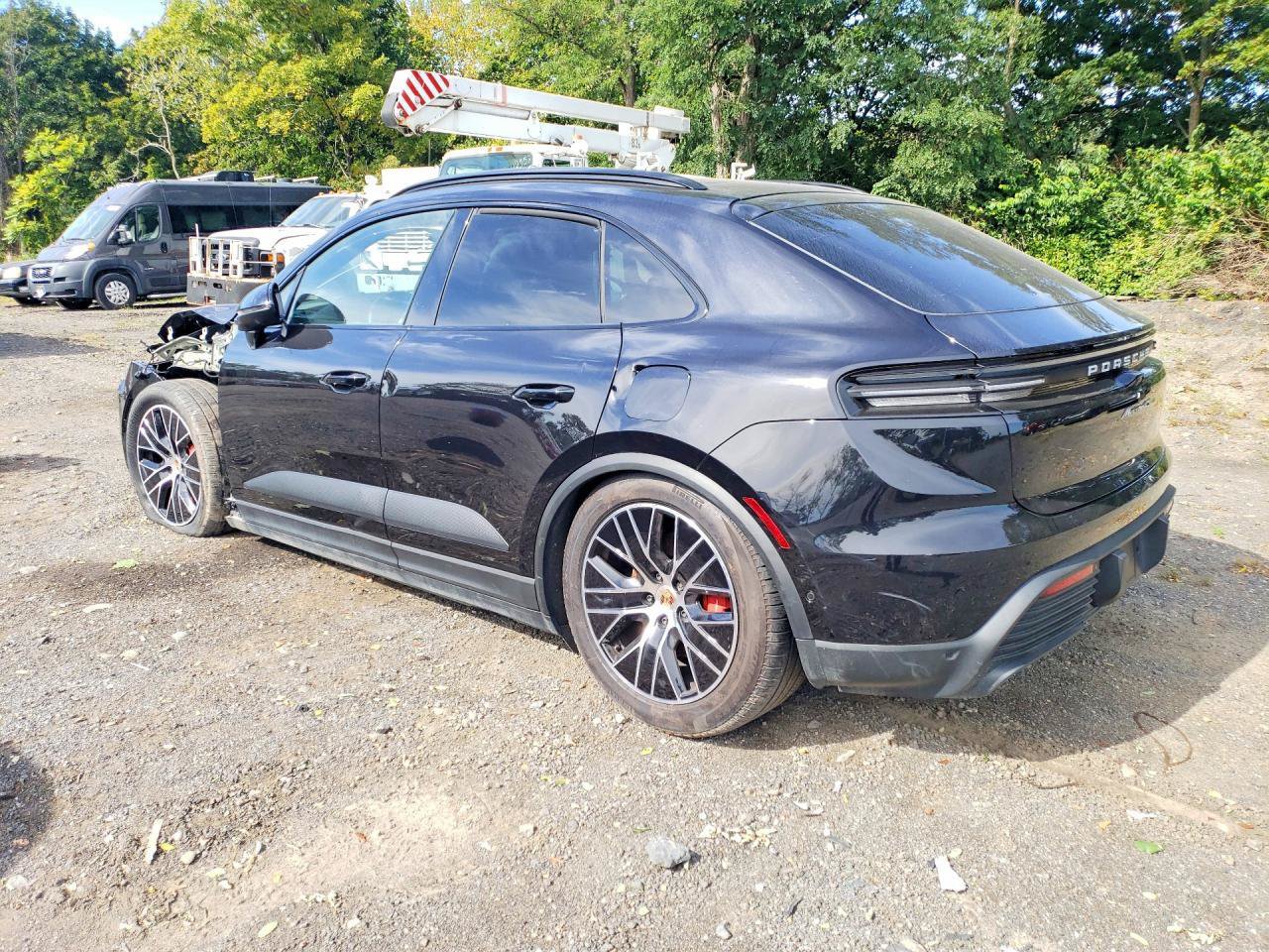 Used 2025 Porsche Macan 4S Electric AWD/4WD image 4