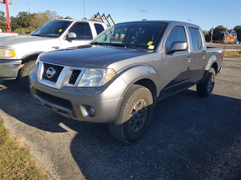 Used 2018 Nissan Frontier PRO-4X image 2