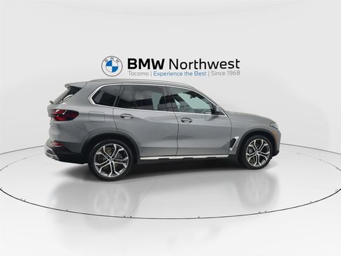 New 2026 BMW X5 xDrive50e image 4