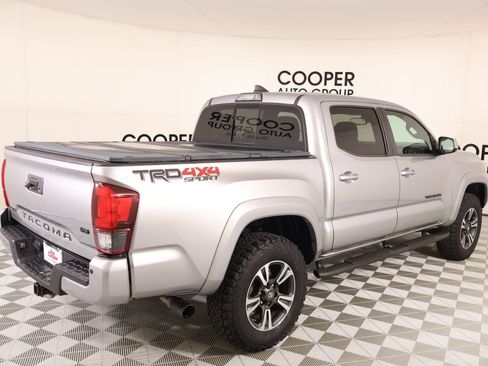 Used 2018 Toyota Tacoma TRD Sport w/ Technology Package AWD/4WD image 20