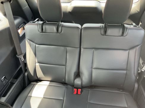 Used 2025 Ford Explorer ST image 24