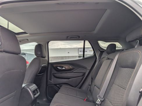 Used 2018 GMC Terrain SLE w/ GMC Pro Grade Package AWD/4WD image 9