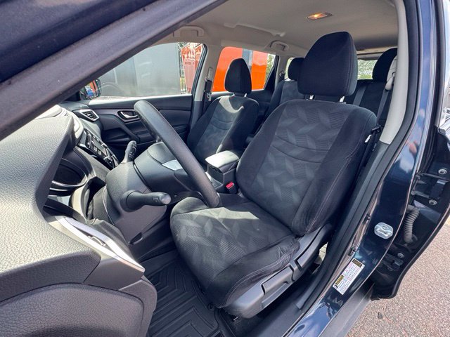 Used 2016 Nissan Rogue S AWD/4WD image 9