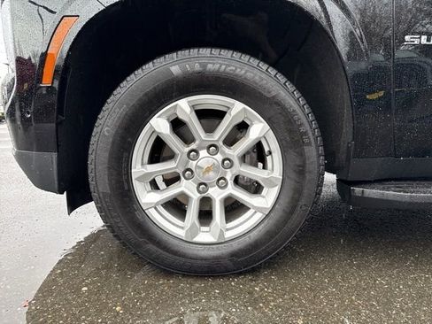 Used 2025 Chevrolet Suburban LS image 18