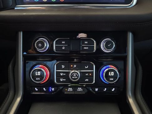 Used 2021 GMC Yukon Denali w/ Denali Premium Package AWD/4WD image 25
