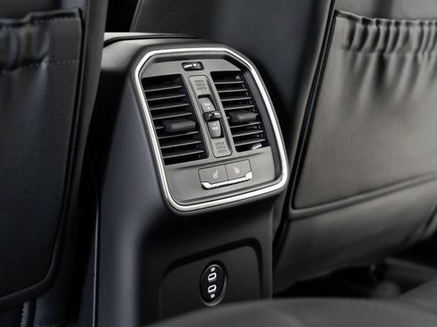 Used 2025 Porsche Macan image 26