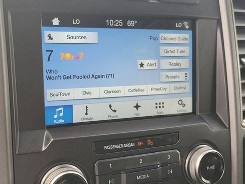 Certified 2017 Ford F150 Raptor w/ Equipment Group 802A Luxury image 30