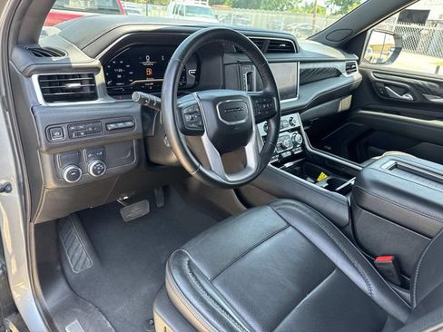 Used 2024 GMC Yukon Denali RWD image 35