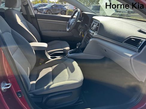 Used 2017 Hyundai Elantra SE image 25