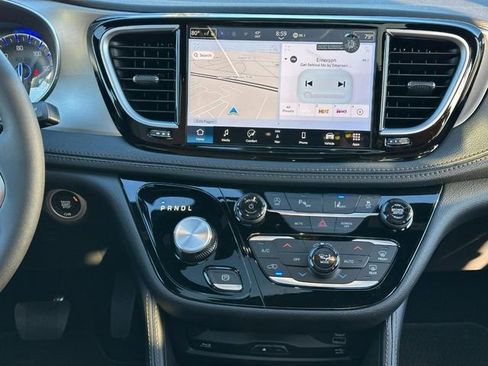 New 2026 Chrysler Pacifica Pinnacle image 11