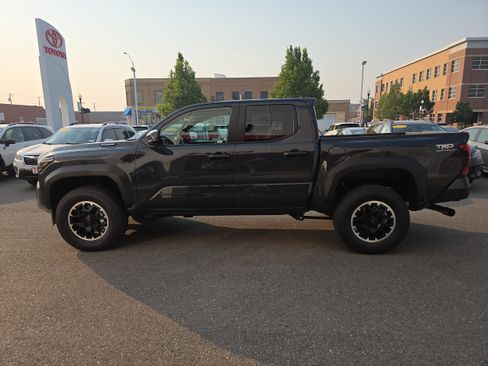 Used 2026 Toyota Tacoma TRD Off-Road AWD/4WD image 5