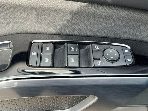 Used 2025 Nissan Pathfinder SL image 18