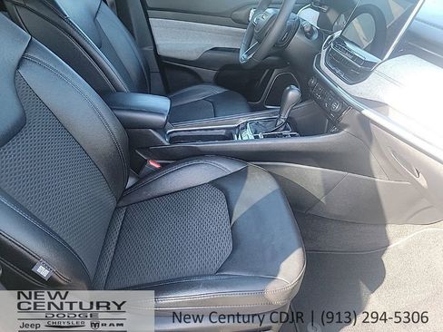 Used 2024 Jeep Compass Latitude image 12