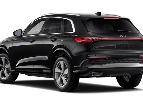 Used 2025 Audi Q5 Premium Plus w/ Premium Plus AWD/4WD image 2