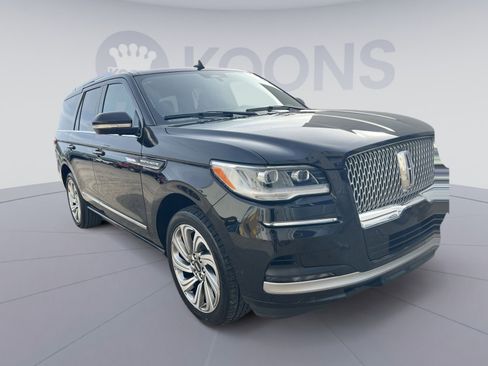 Used 2023 Lincoln Navigator Reserve image 10