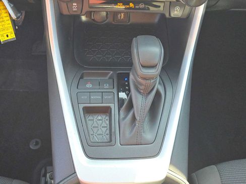 Certified 2025 Toyota RAV4 LE FWD image 31