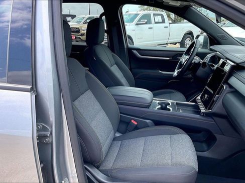 Used 2025 GMC Acadia Elevation AWD/4WD image 29