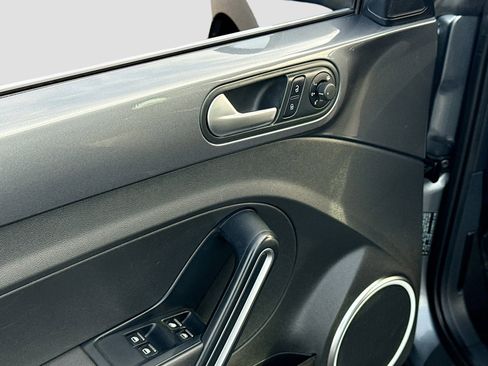 Used 2013 Volkswagen Beetle 2.5 image 6